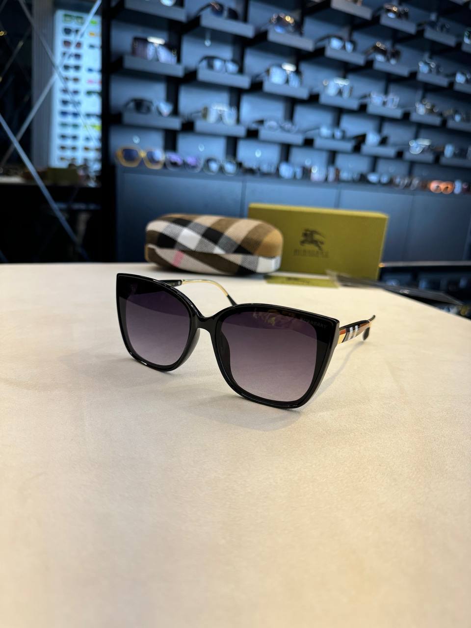 Brbery - Sunglasses