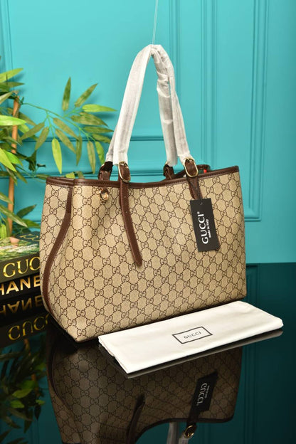 GG -  Emblem Medium Tote Bag